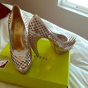 Ted Baker London pumps